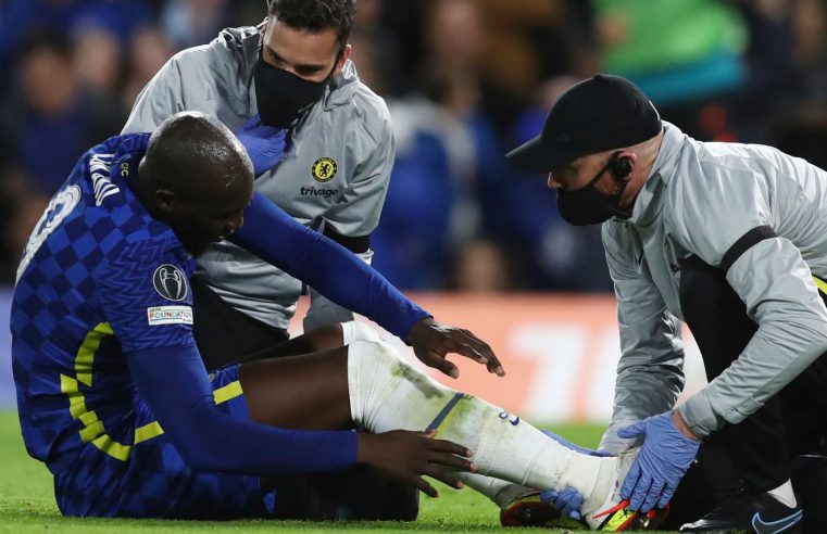 Chelsea 4-0 Malmo: Romelu Lukaku hobbles down tunnel with first-half injury as Blues romp to victory