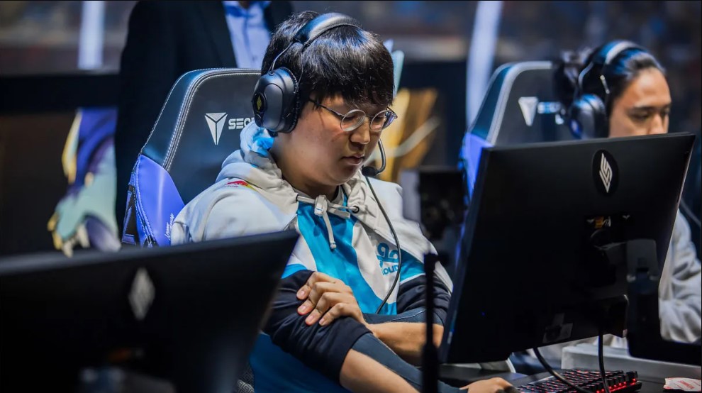 C9 EMENES apologizes for xenophobic remarks made in LoL solo queue before Worlds