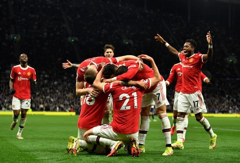 Soccer-Man United ease pressure on Solskjaer with 3-0 win at Spurs