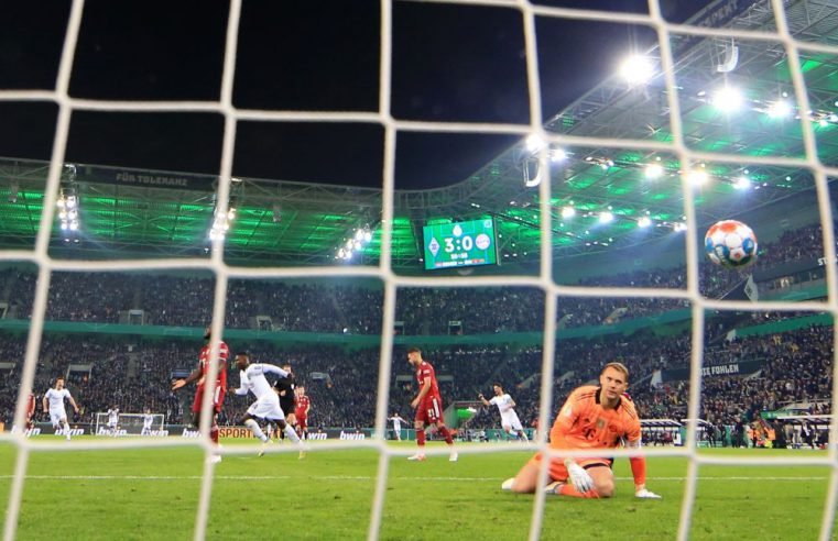 Gladbach obliterate Bayern 5-0 to move into German Cup third round