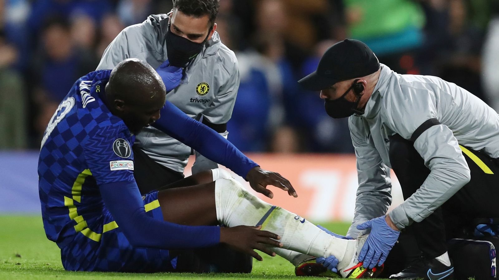 Chelsea 4-0 Malmo: Romelu Lukaku hobbles down tunnel with first-half injury as Blues romp to victory