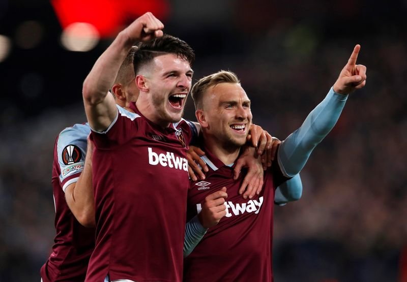 Soccer-West Ham ease to third successive win, Napoli sink Legia