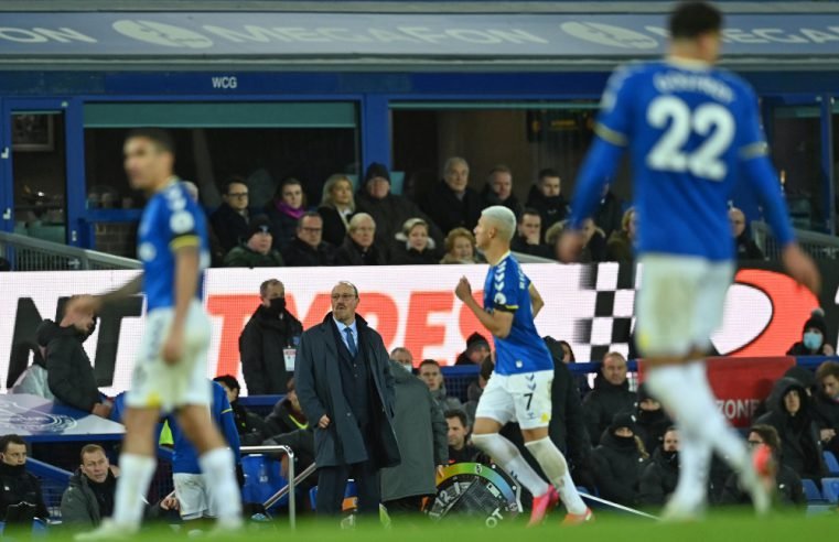 Everton owner backs under-fire Benitez despite struggles