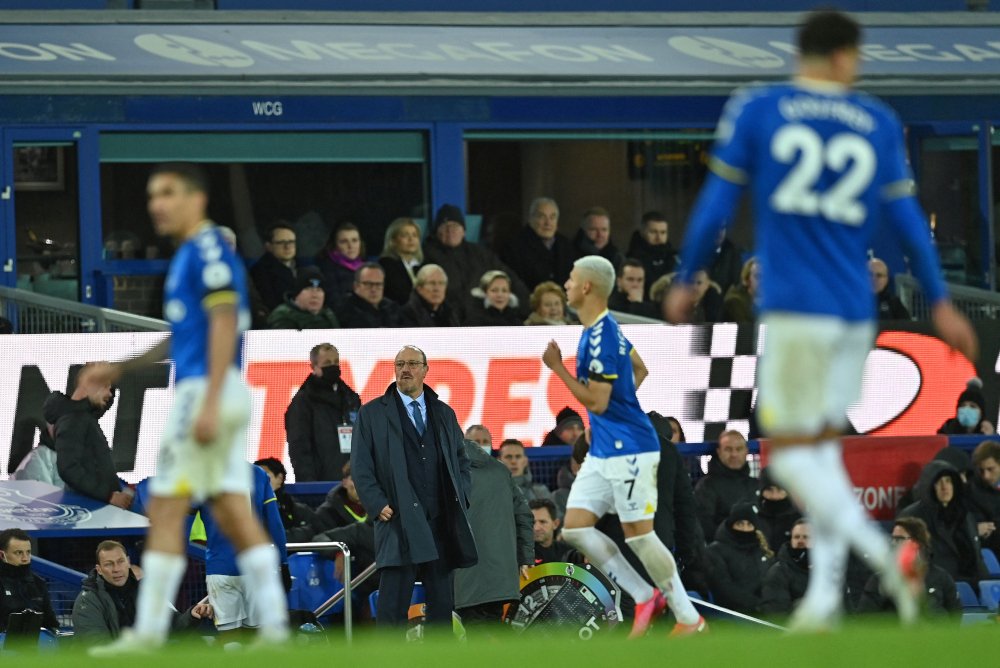 Everton owner backs under-fire Benitez despite struggles