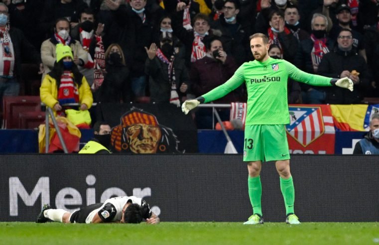 Atletico goalkeeper Oblak tests positive for Covid-19