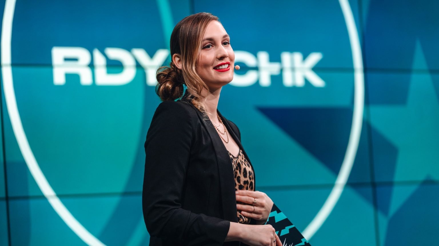 Sjokz makes return to LEC hosting desk