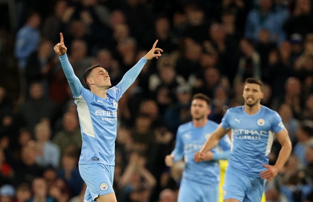 Man City back on top as Arsenal rekindle Champions League dreams