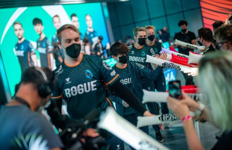 White-hot Rogue withstand stiff Fnatic challenge, extend win streak in 2022 LEC Summer Split