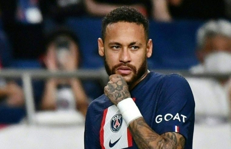 Neymar says he wants to stay at PSG