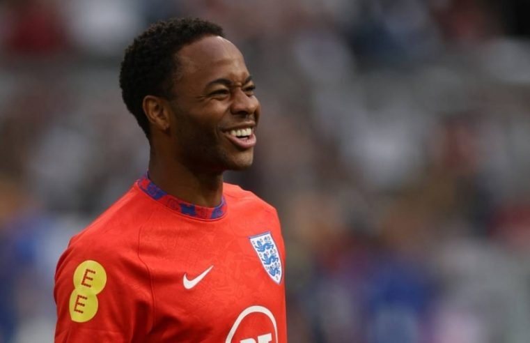 Chelsea to sign Sterling from Man City for up to £50m, say reports