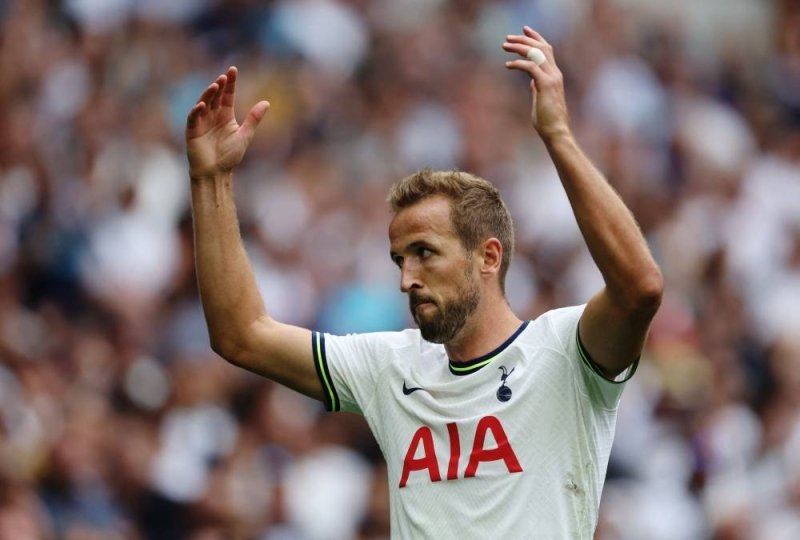 Kane sets record with Tottenham winner against Wolves