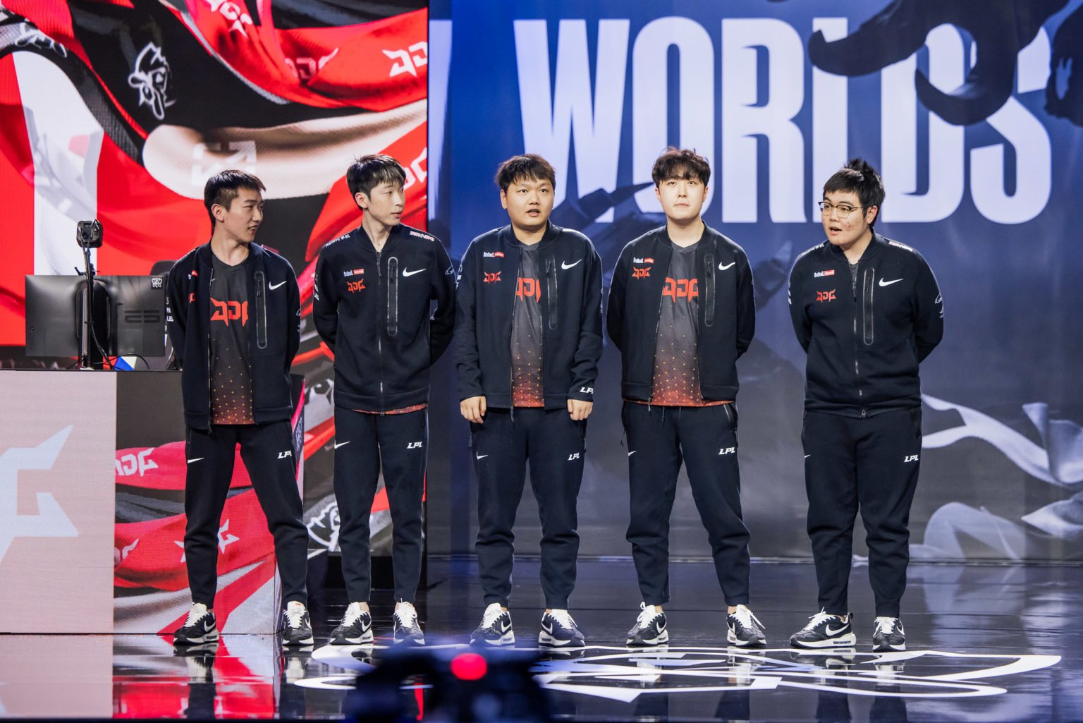 DWG KIA complete LCK’s 0-3 performance on day 2 of Worlds 2022 group stage after colliding with JD Gaming