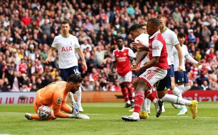 Arsenal stay top with derby win as Tottenham self-destruct