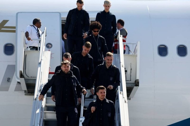 Germany arrive in Qatar after Messi makes his entrance