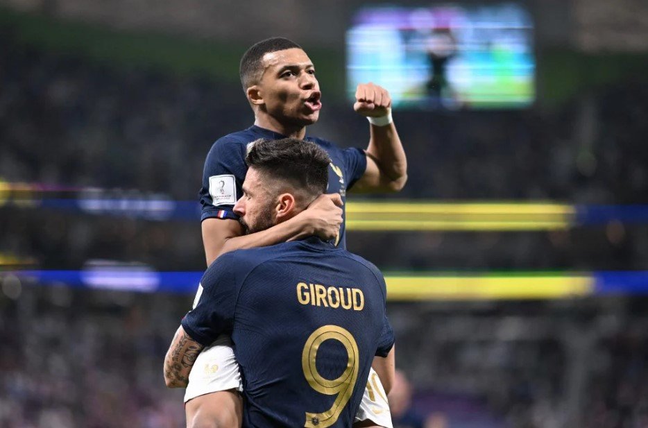 Record scorer Giroud, superb Mbappe send France into quarters