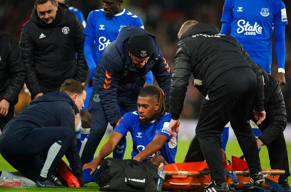 Everton’s Iwobi out for three weeks with ankle injury