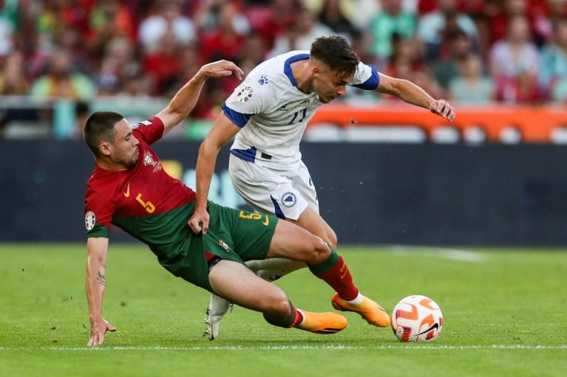 Guerreiro joins Bayern from Dortmund on free transfer