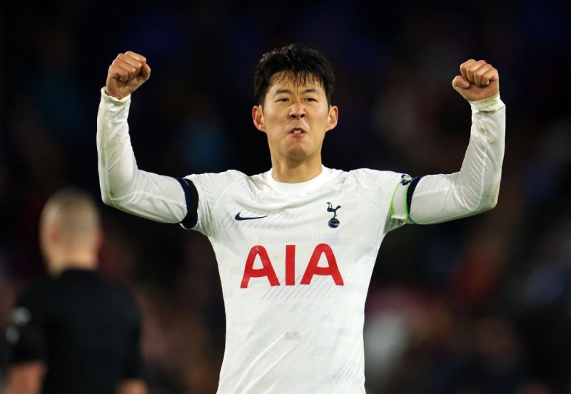 Tottenham go five points clear with 2-1 win at Palace