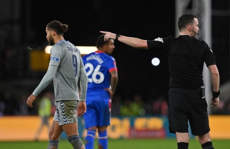 Everton striker Calvert-Lewin has red card overturned