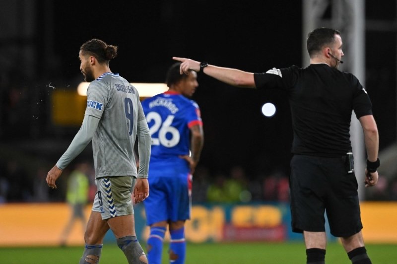 Everton striker Calvert-Lewin has red card overturned