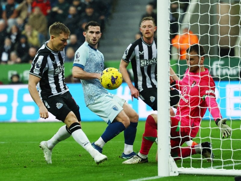 Ritchie rescues draw for Newcastle against Bournemouth