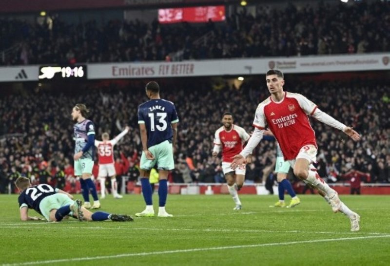 Havertz spares Ramsdale’s blushes as Arsenal go top in dramatic style